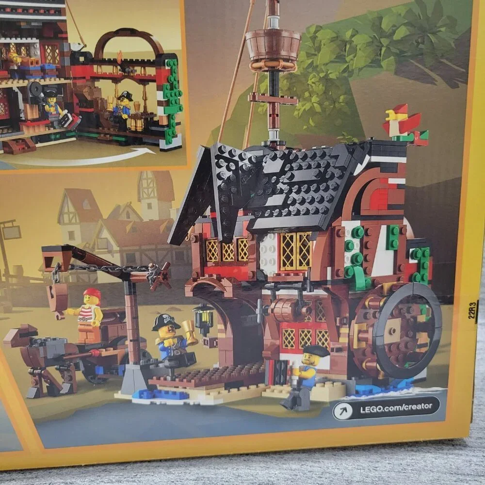 Lego Creator 31109 3-in-1 Pirate Ship, Pirate Inn and Skull Island